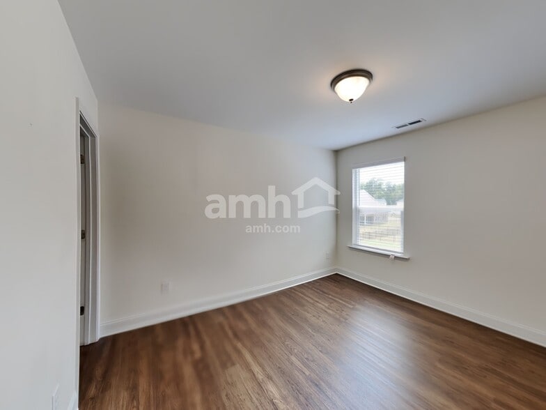 Building Photo - 326 Golucke Way