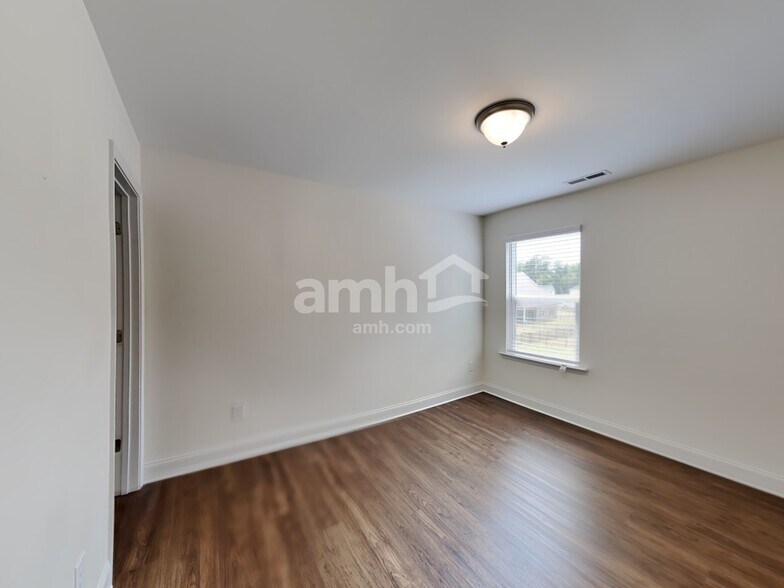 Building Photo - 334 Golucke Way