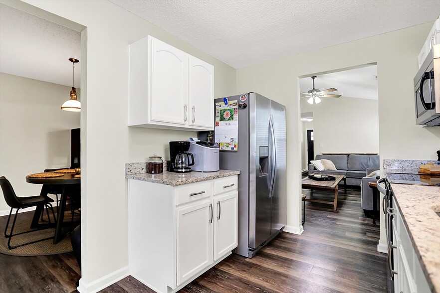 Building Photo - 5549 Wild Horse Dr