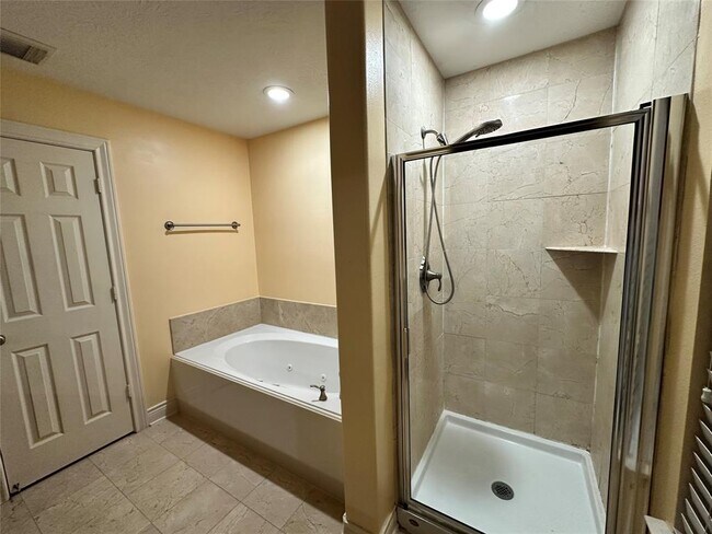 Building Photo - 3417 Clearview Cir