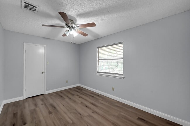 Building Photo - 35 Maywind Ct