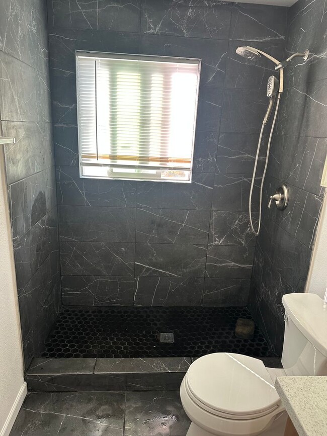 Building Photo - Azusa one bed one bath new ADU for lease