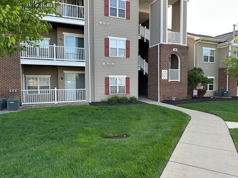 Ground floor unit (no steps) - 415 Stockton Rdg
