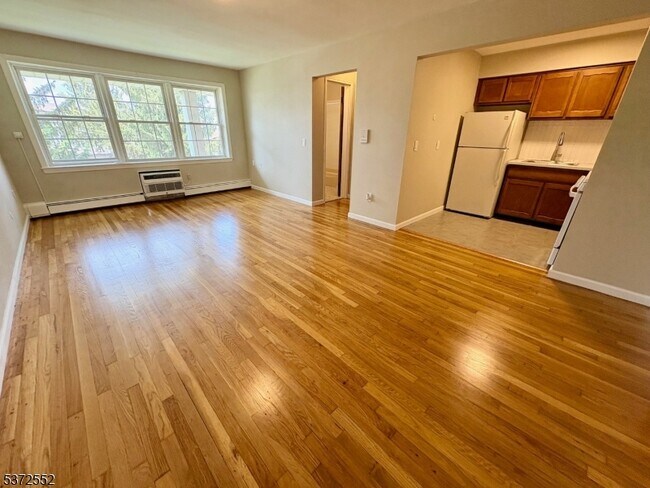 Building Photo - 565 Grove St