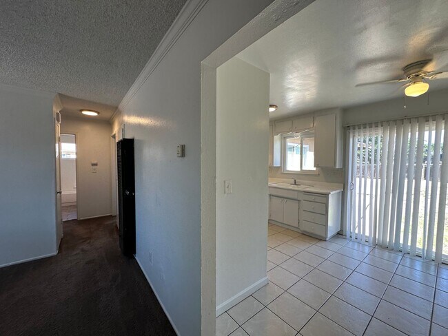 Building Photo - 1709 Evergreen Ave