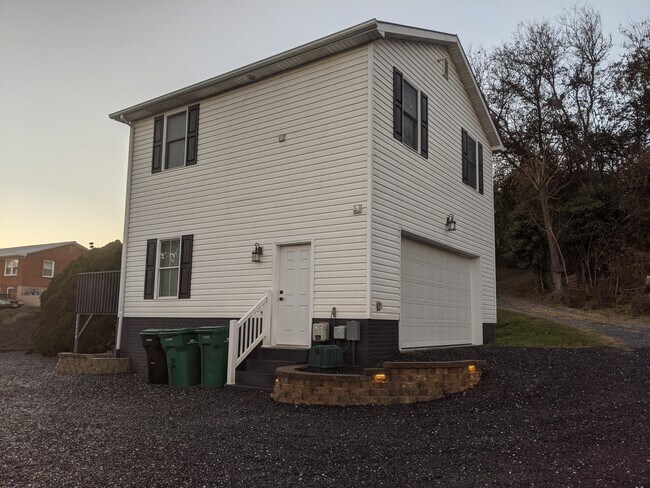Exterior - 1672 Lacey Spring Rd