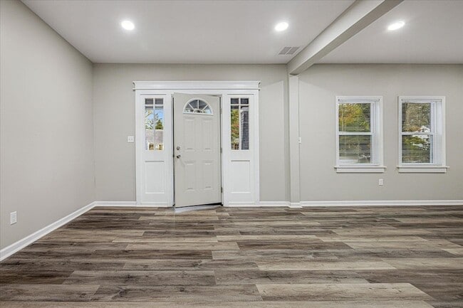 Building Photo - 3587 Cowden Ave