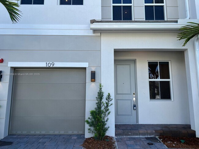 Building Photo - 109 SW 170th Ave