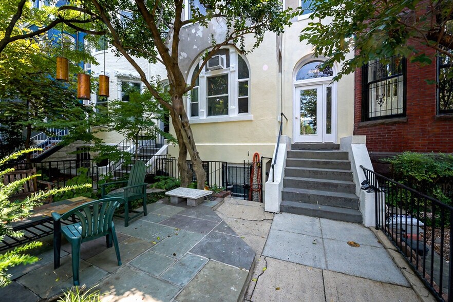 Building Photo - 1800 19th St NW