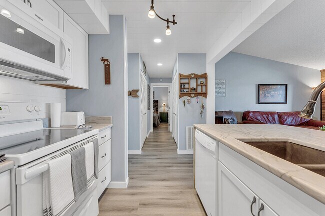Building Photo - 133 Troon Dr