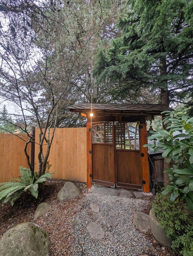 Building Photo - Rent Your Own Oasis! Available Now!