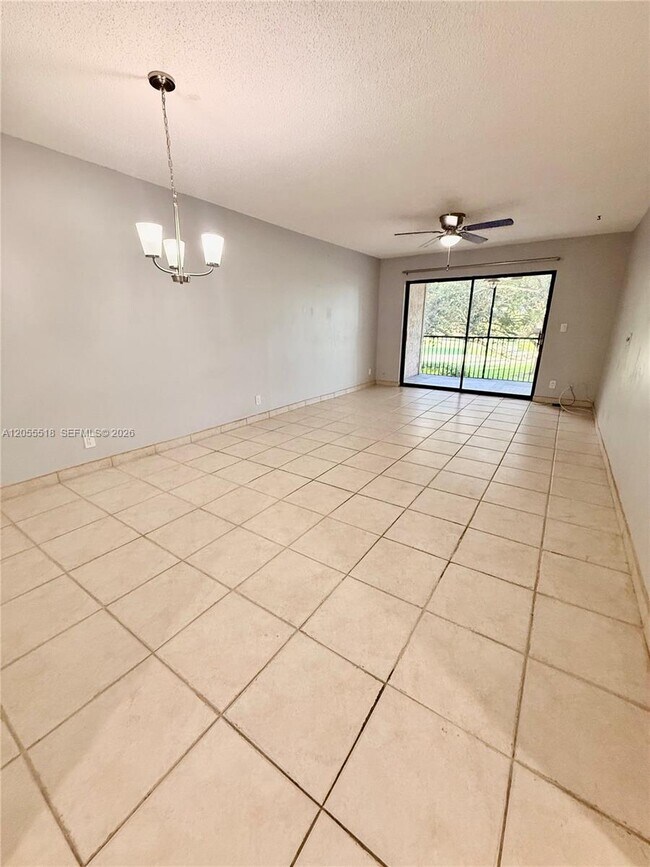 Building Photo - 200 Jacaranda Country Club Dr