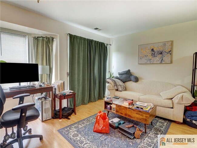 Building Photo - 130 Longfield Ct