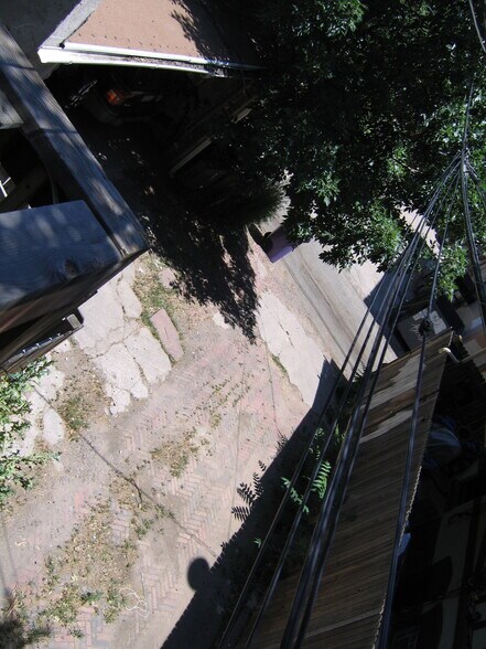 Building Photo - 1112 N Washington St