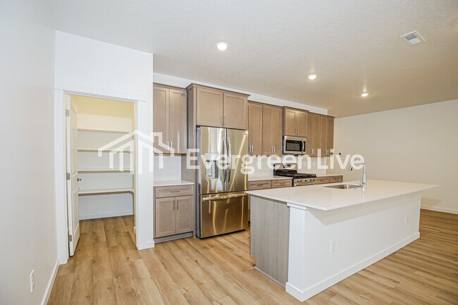 Building Photo - 301 Ravello St