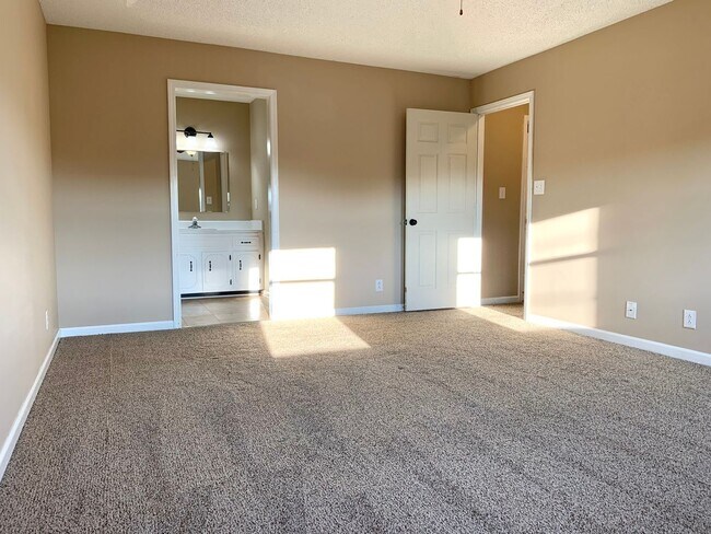 Building Photo - 1233 Cobblestone Ln