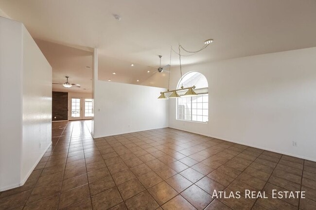 Building Photo - 5716 S 30th Ln