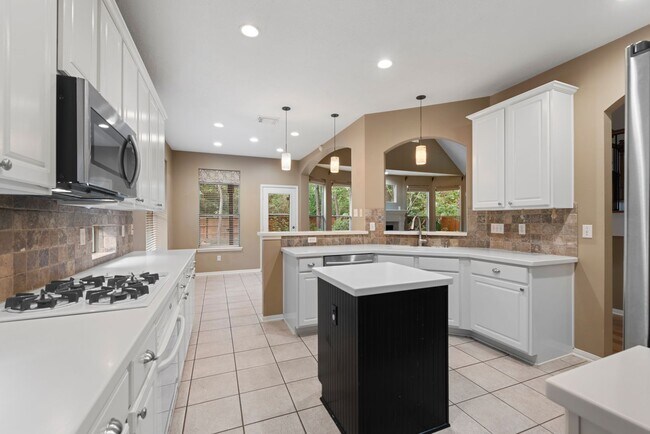 Building Photo - The Perfect Woodlands Retreat: Steps from ...