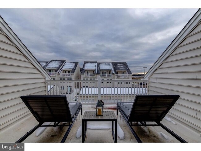 Building Photo - 602 D St