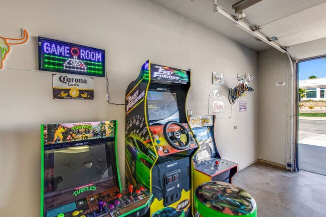 Building Photo - 1800 Burgundy Dr