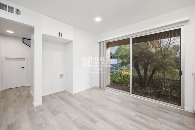 Building Photo - 963 Glencliff St