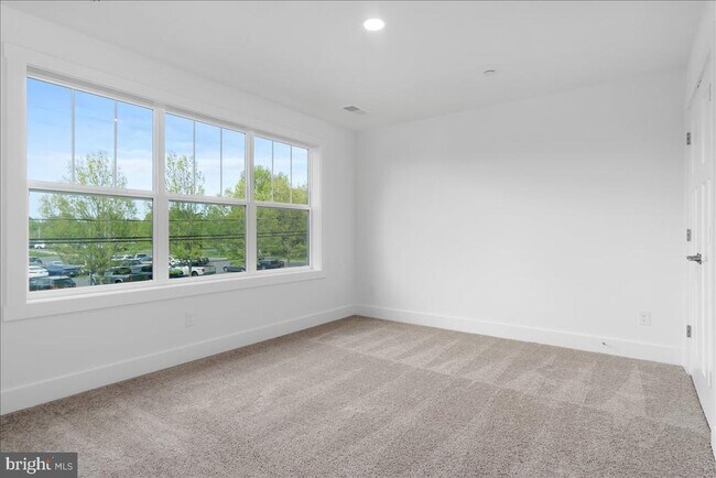 Building Photo - 807 Radcliff Ave