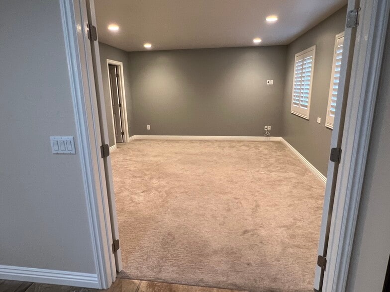 Building Photo - 4228 Calavo Dr