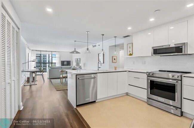 Building Photo - 20515 E Country Club Dr