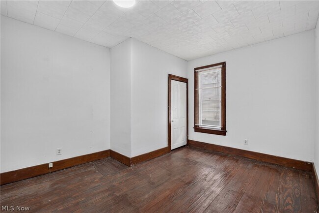 Building Photo - 517 Brown St
