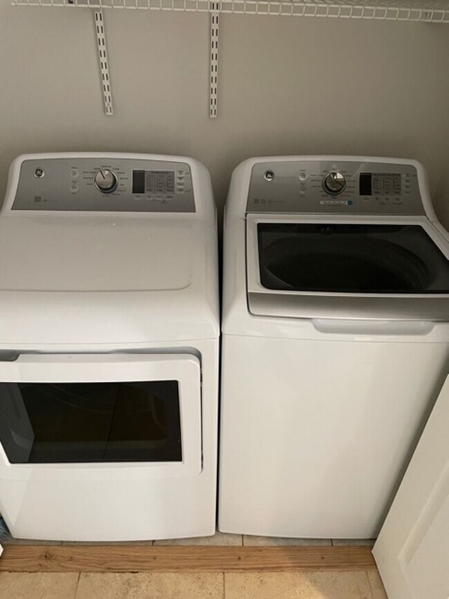 Building Photo - 25 Honey Locust Cir