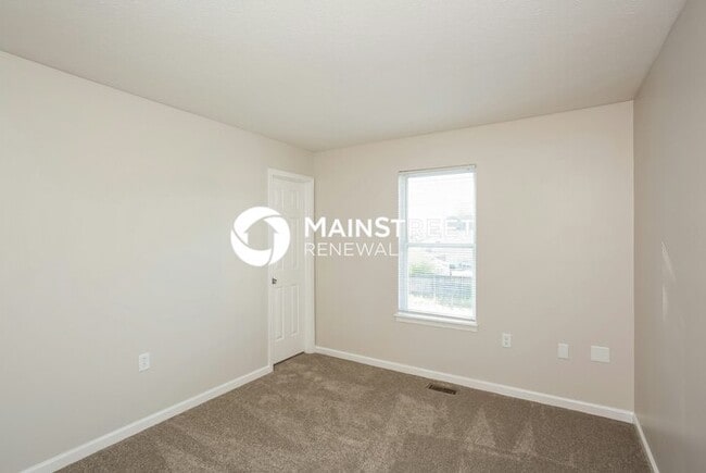 Building Photo - 4 Bedroom Pet-Friendly Home in Indianapolis, IN with Main Street Renewal