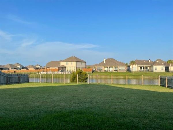 Building Photo - 440 Lakeshore Vlg E