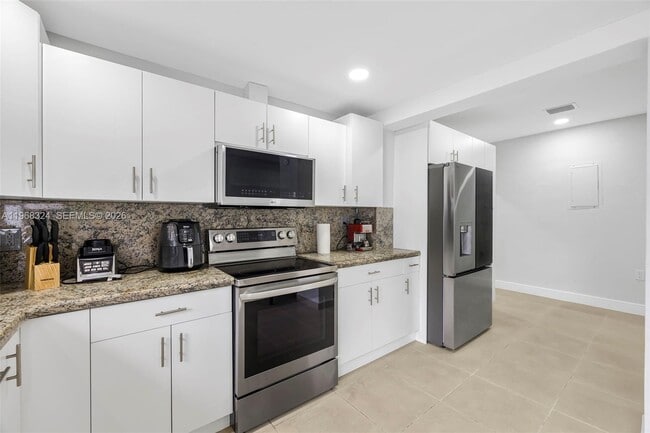 Building Photo - 2244 SW 10th St