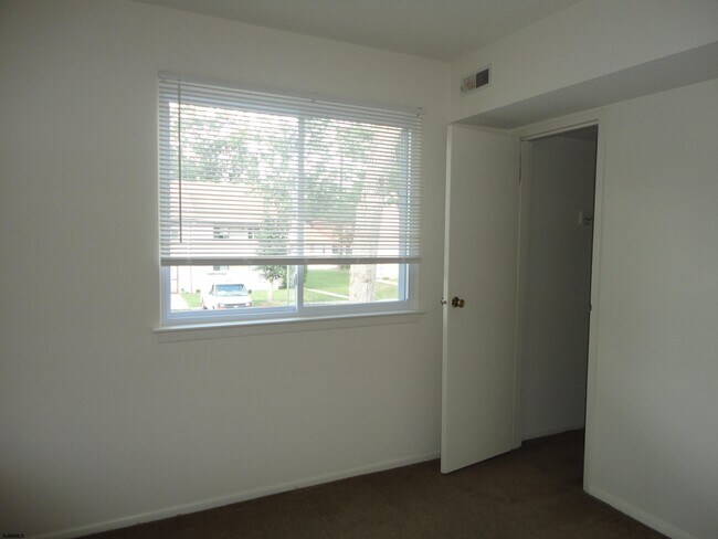 Building Photo - 2461 Arbor Ct