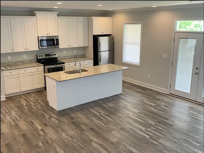 Building Photo - PRE-LEASING FOR AUGUST 2025!