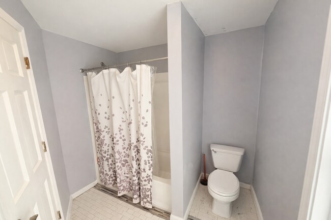 Building Photo - 217 Seward Ave NW