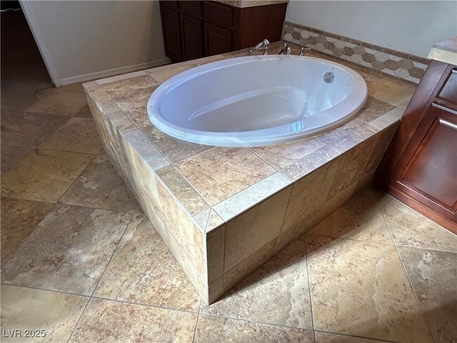 Building Photo - 2685 La Boutique St