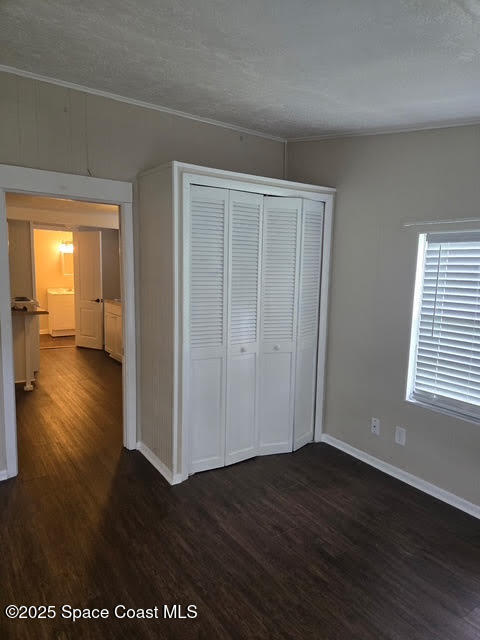 Building Photo - 1077 Shares Dr