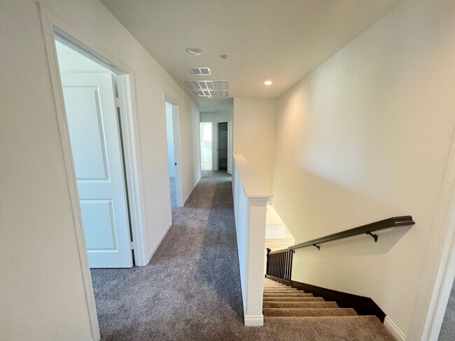 Building Photo - 21469 Thomas Ct