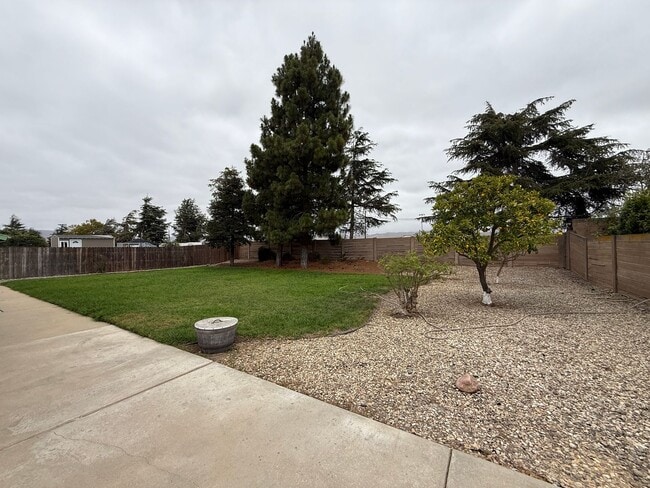 Building Photo - Pioneer Village- Large Single Story Home Near Marian Hospital/101 Frwy