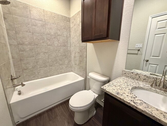 Building Photo - Come live in Knox Ridge!