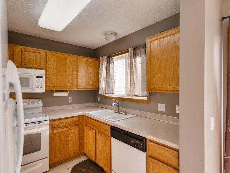 Building Photo - 15587 Flight Way