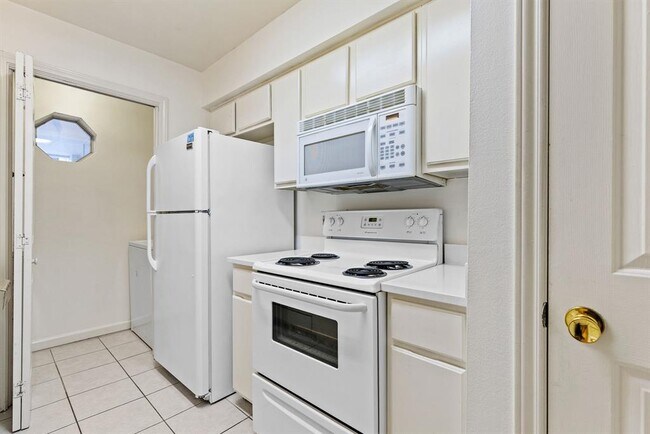 Building Photo - 501 W 26th St