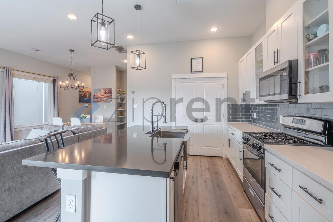 Building Photo - 6706 Parker Grv Ln