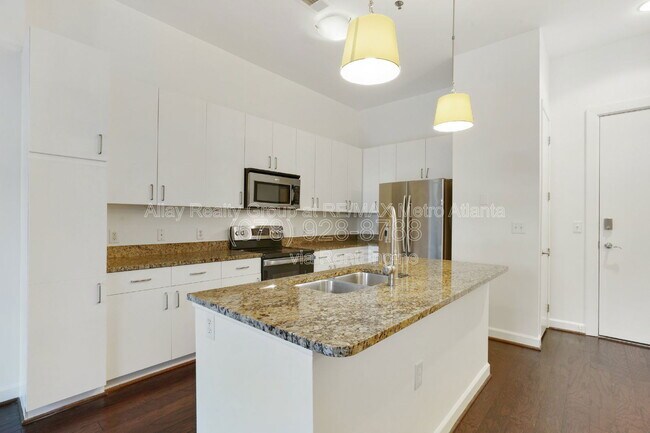 Building Photo - 711 Cosmopolitan Dr NE