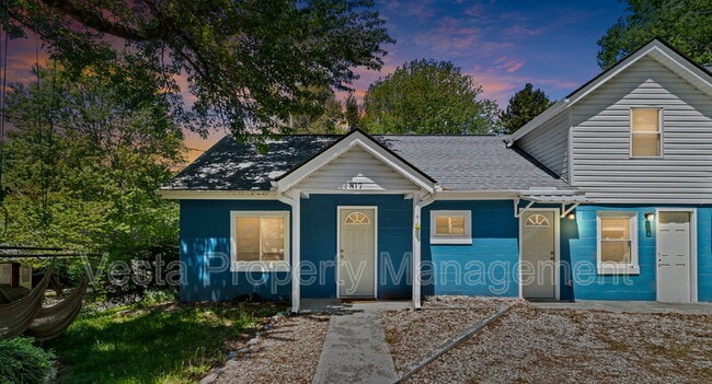 Primary Photo - 817 Oakdale Rd
