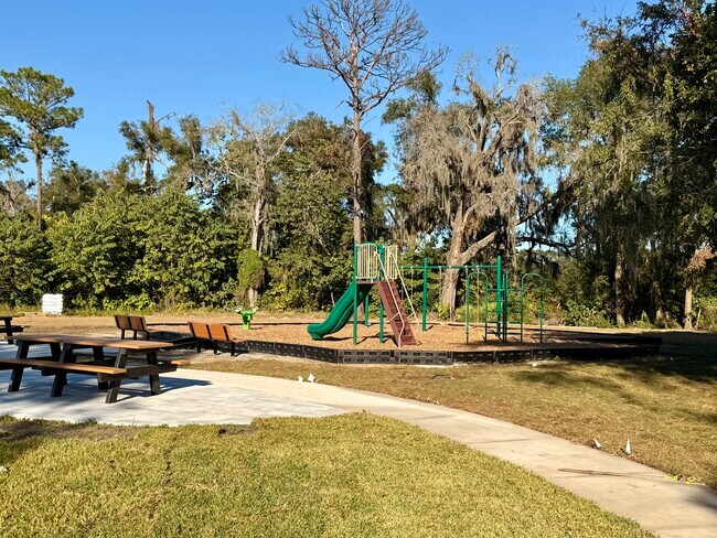 Building Photo - 2555 NW 23rd Ave