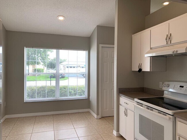 Building Photo - 6017 Live Oak Drive