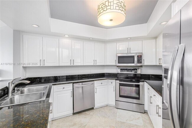 Building Photo - 1800 Sunset Harbour Dr