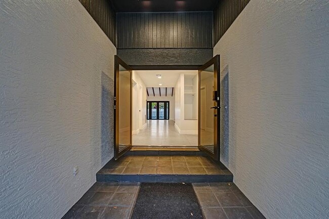 Building Photo - 3501 N Park Rd